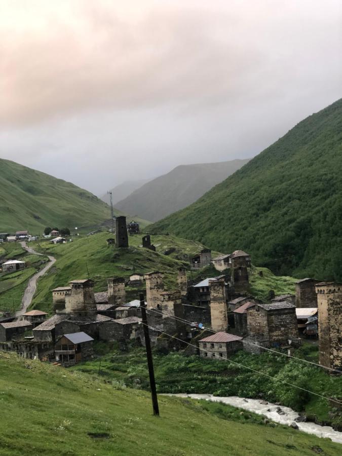 Old House Hotel Ushguli Bagian luar foto