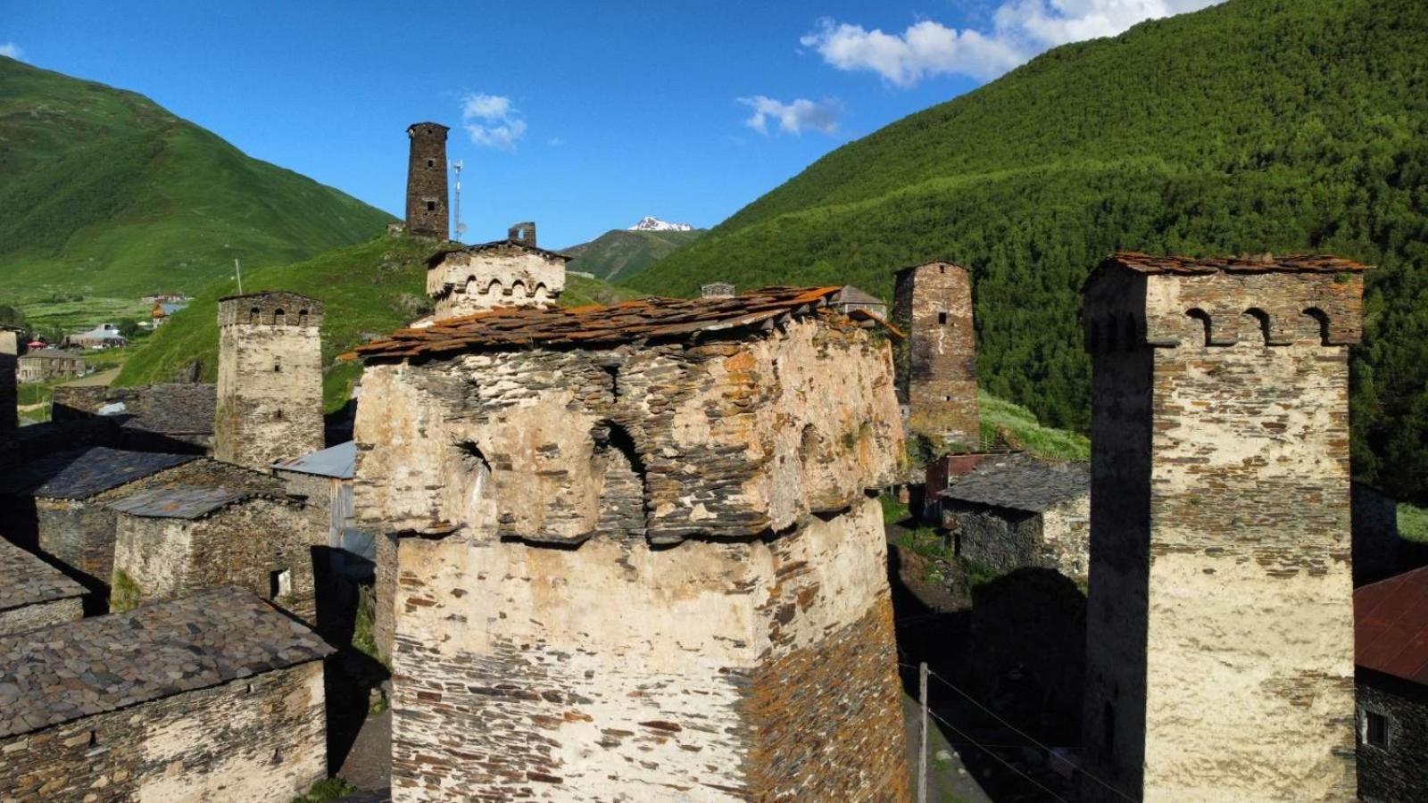 Old House Hotel Ushguli Bagian luar foto
