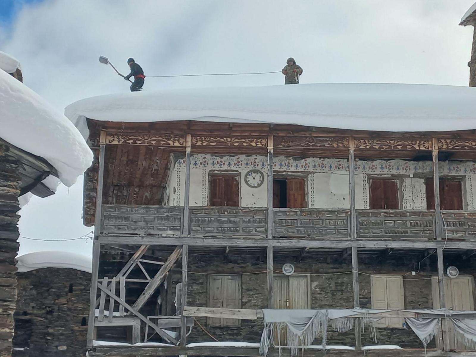 Old House Hotel Ushguli Bagian luar foto