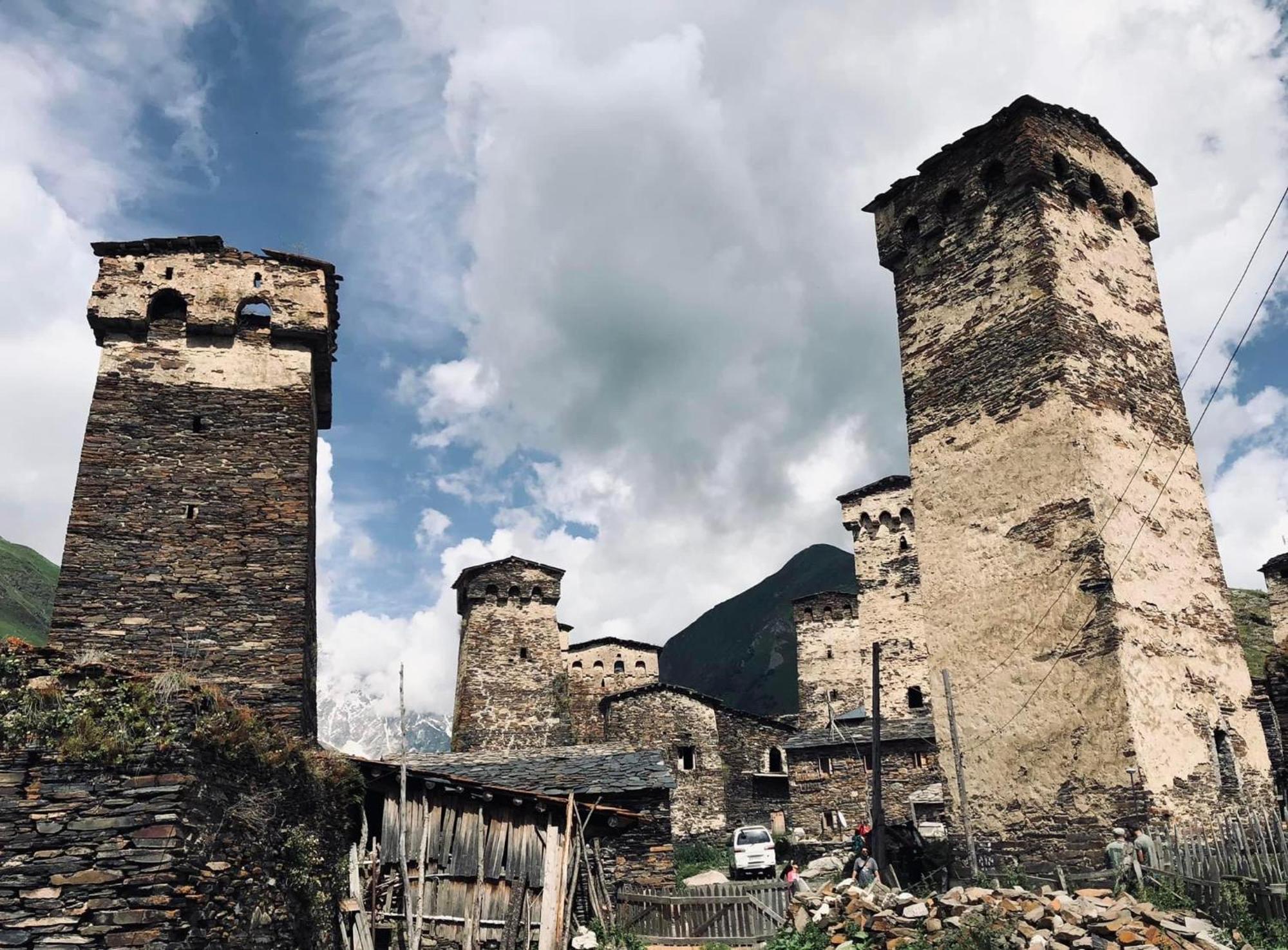 Old House Hotel Ushguli Bagian luar foto