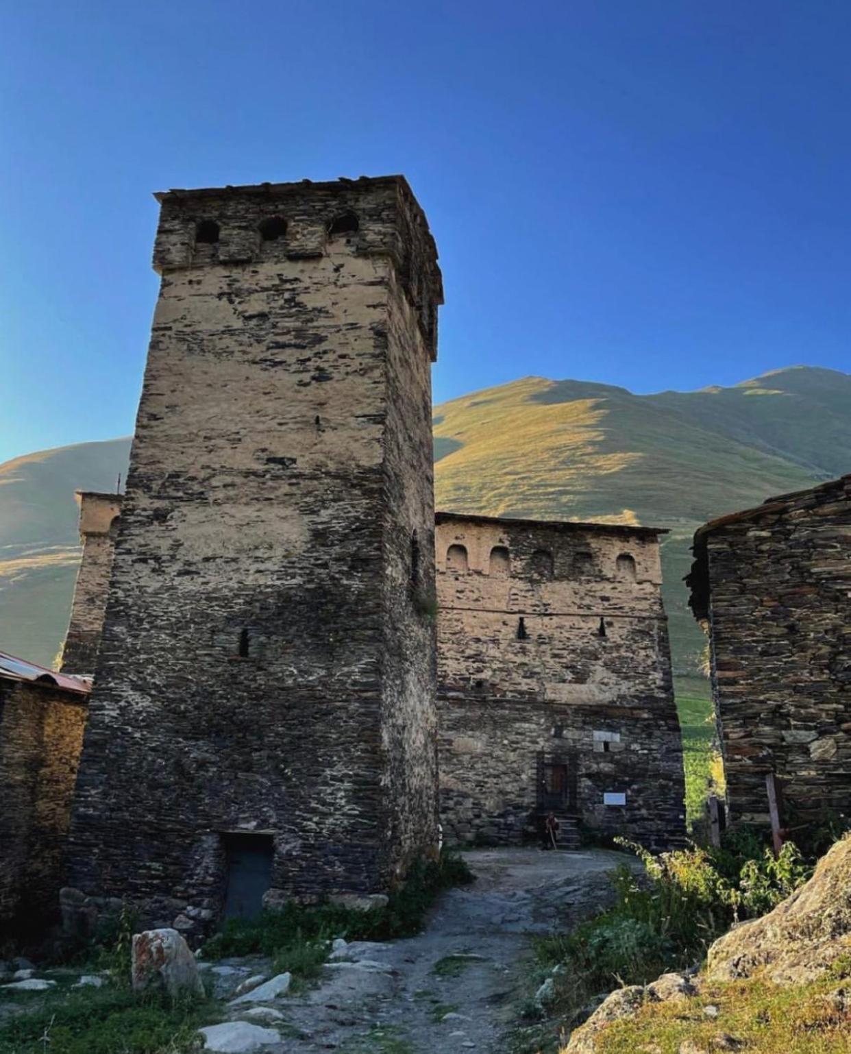Old House Hotel Ushguli Bagian luar foto