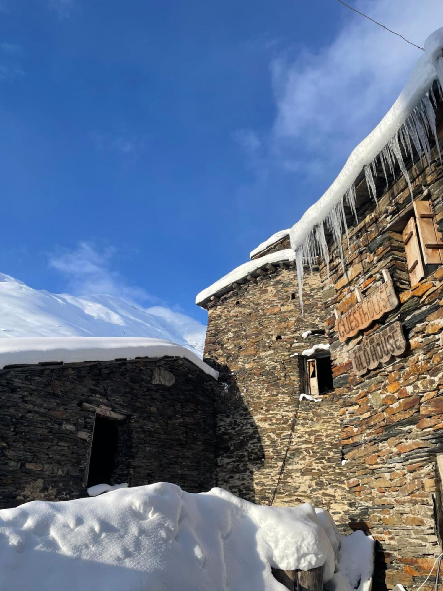 Old House Hotel Ushguli Bagian luar foto